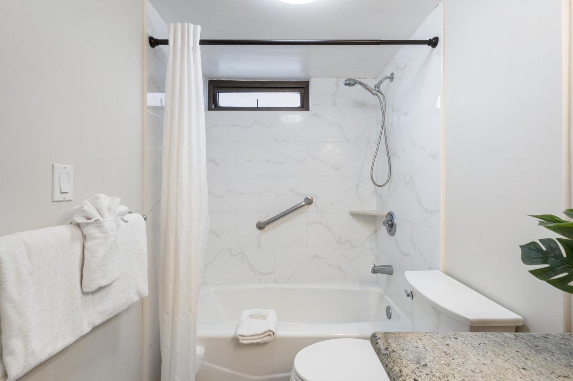 Light & Airy 8Th Floor Ocean View Condo With Lanai Condo ホノルル エクステリア 写真